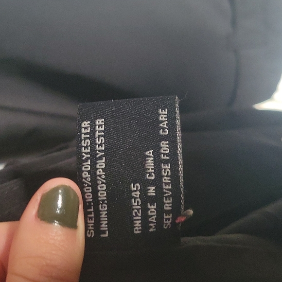 London Fog black raincoat/ trench coat in size small. Belt included - Picture 4 of 4